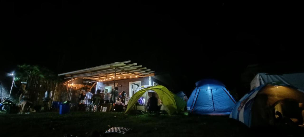 Holiday home Tupi's Beachfront Minihouse *