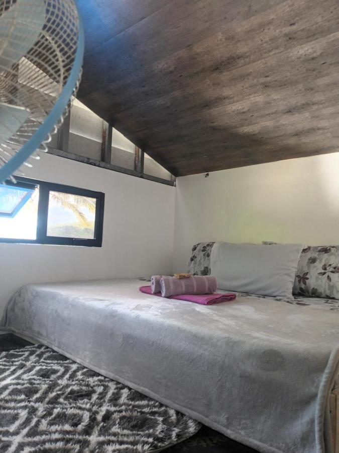 Tupi's Beachfront Minihouse Holiday home *