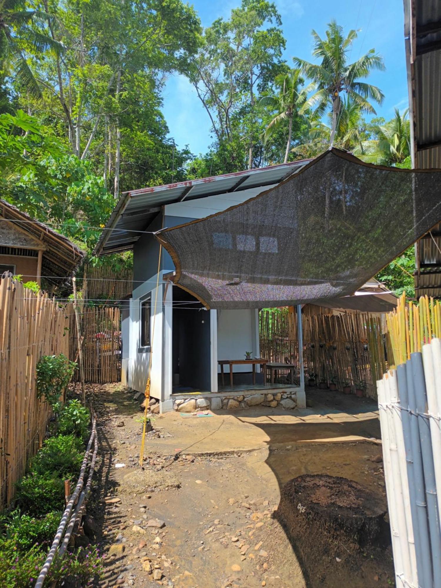 Tupi's Beachfront Minihouse Holiday home *